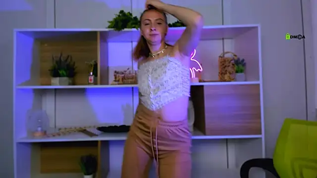 mila glow1 online show from 8, 9, 2025