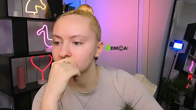 mila glow1 online show from 21, 12, 2025