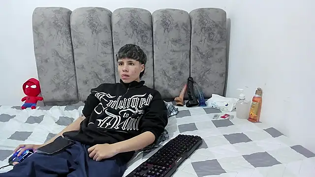 Snapshot of Bruno_Cruzz chatting on 4, 6, 2026 Bruno Cruzz online show from 4, 6, 2026