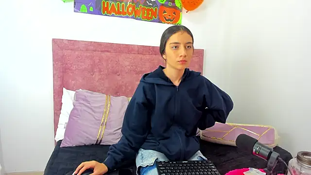 Vaiolet Miller online show from 20, 10, 2025