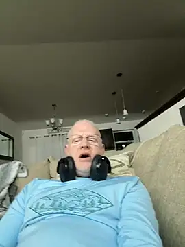 Snapshot of 1Silverfox4you chatting on 12, 1, 2026 1Silverfox4you online show from 12, 1, 2026