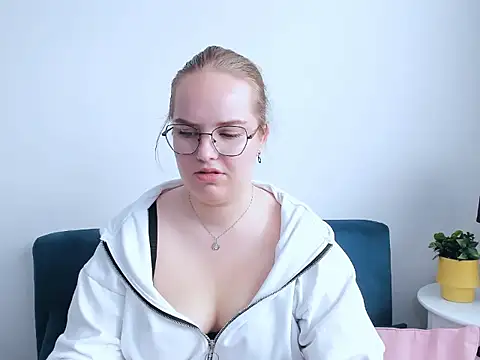 AliceCrazy69 online show from 25, 10, 2025