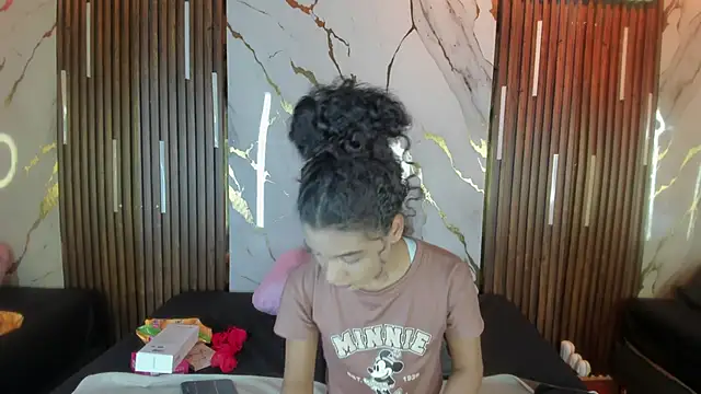 VictoriaDuart online show from 11, 10, 2025