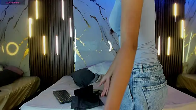 VictoriaDuart online show from 9, 11, 2025