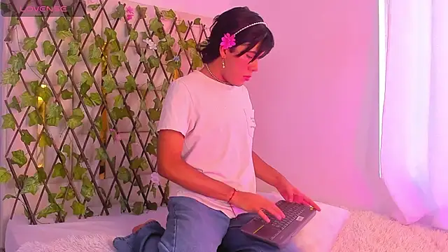 Snapshot of E_R_O_S_ chatting on 19, 6, 2026 E R O S online show from 19, 6, 2026