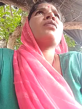 Snapshot of Hot_Seema83 chatting on 4, 10, 2025 Hot Seema83 online show from 4, 10, 2025