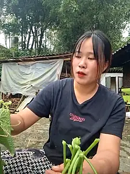 Snapshot of ALIENHR38 chatting on 27, 10, 2025 ALIENHR38 online show from 27, 10, 2025