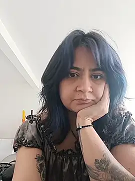 Snapshot of LylaVixxen chatting on 7, 3, 2026 LylaVixxen online show from 7, 3, 2026