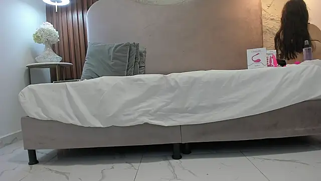 PamelaBonnet mml online show from 5, 12, 2025