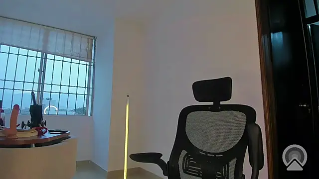 Snapshot of Amberdecolombia chatting on 5, 4, 2026 Amberdecolombia online show from 5, 4, 2026