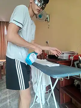 Snapshot of thienlong05 chatting on 12, 10, 2025 thienlong05 online show from 12, 10, 2025