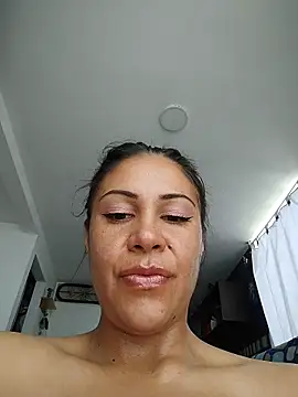 KittyHoleshot87 online show from 9, 4, 2026