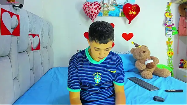 Snapshot of christopher_Hot chatting on 9, 2, 2026 christopher Hot online show from 9, 2, 2026