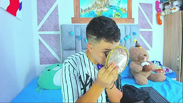 Snapshot of christopher_Hot chatting on 1, 4, 2026 christopher Hot online show from 1, 4, 2026