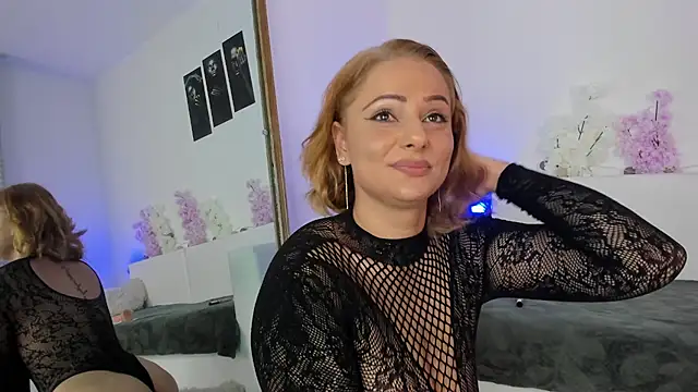 Snapshot of HoneyKissy chatting on 8, 11, 2025 HoneyKissy online show from 8, 11, 2025