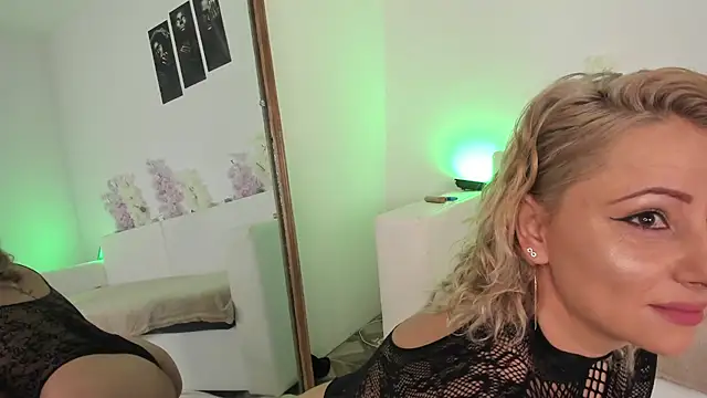 Snapshot of HoneyKissy chatting on 1, 12, 2025 HoneyKissy online show from 1, 12, 2025