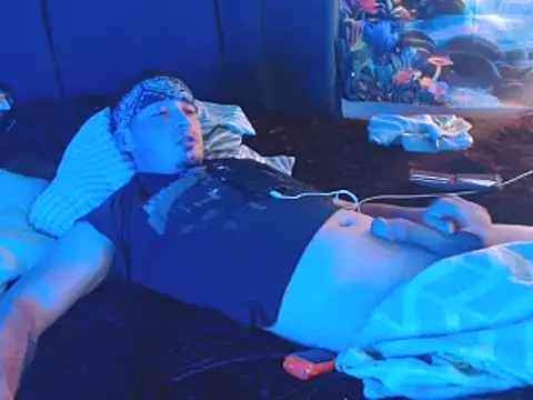 Snapshot of YoBlezz chatting on 16, 11, 2025 YoBlezz online show from 16, 11, 2025