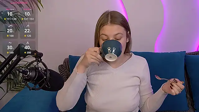 Snapshot of MelanieHenders chatting on 15, 9, 2025 MelanieHenders online show from 15, 9, 2025