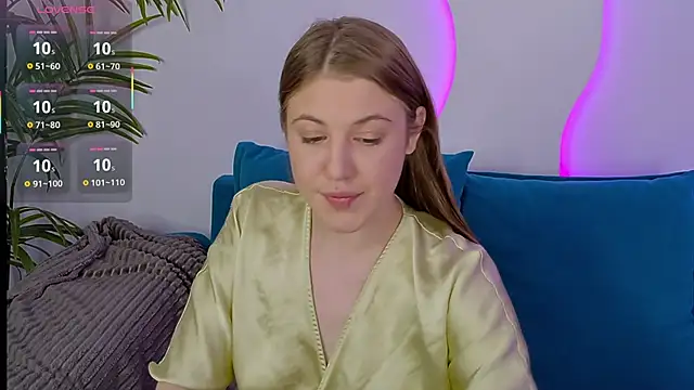 Snapshot of MelanieHenders chatting on 3, 10, 2025 MelanieHenders online show from 3, 10, 2025