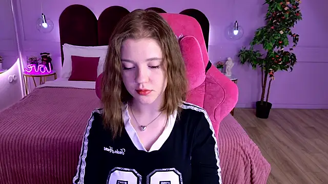 Snapshot of AlmaSound chatting on 19, 5, 2026 AlmaSound online show from 19, 5, 2026