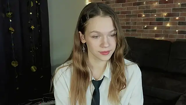 Snapshot of VelvetRisque chatting on 9, 1, 2026 VelvetRisque online show from 9, 1, 2026