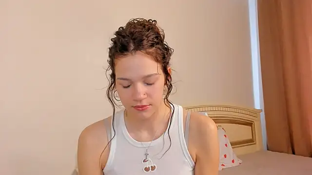 Snapshot of VelvetRisque chatting on 14, 4, 2026 VelvetRisque online show from 14, 4, 2026