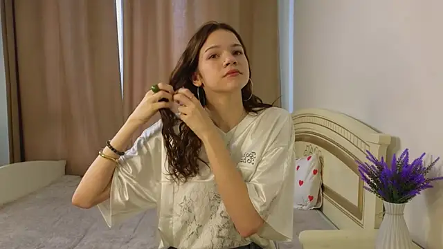 Snapshot of VelvetRisque chatting on 22, 4, 2026 VelvetRisque online show from 22, 4, 2026