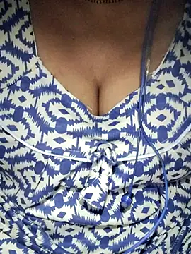 Snapshot of Alina-khan chatting on 6, 3, 2026 Alina-khan online show from 6, 3, 2026