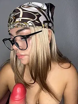 Dakota-Lona online show from 12, 3, 2026