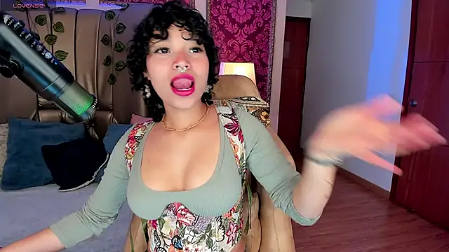 Snapshot of DaniCollinn_ chatting on 11, 2, 2026 DaniCollinn online show from 11, 2, 2026