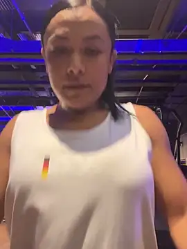 TiffanyyLam online show from 5, 11, 2025