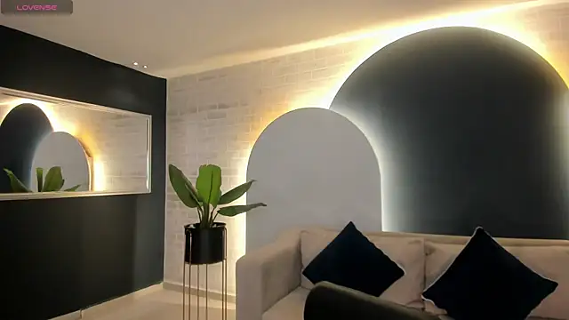 Snapshot of LucyWeiss_ chatting on 12, 10, 2025 LucyWeiss online show from 12, 10, 2025