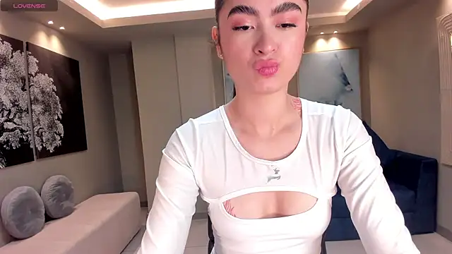 Snapshot of LucyWeiss_ chatting on 13, 10, 2025 LucyWeiss online show from 13, 10, 2025