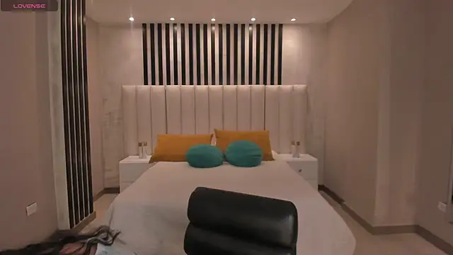 Snapshot of LaurentConnor chatting on 14, 11, 2025 LaurentConnor online show from 14, 11, 2025