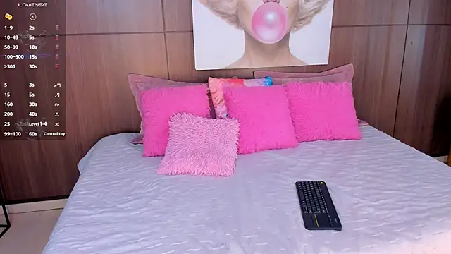 Snapshot of ImaniOkoye chatting on 20, 12, 2025 ImaniOkoye online show from 20, 12, 2025