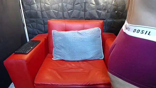 Snapshot of nazareth_stg chatting on 18, 9, 2025 nazareth stg online show from 18, 9, 2025