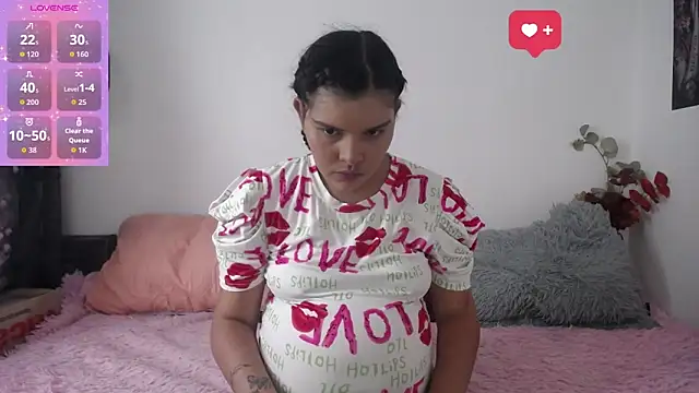 Snapshot of nazareth_stg chatting on 6, 11, 2025 nazareth stg online show from 6, 11, 2025