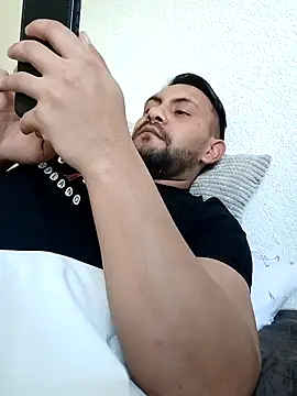 Snapshot of couplebest1 chatting on 9, 4, 2026 couplebest1 online show from 9, 4, 2026