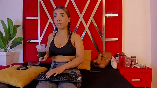 Snapshot of vennusasm1 chatting on 24, 10, 2025 vennusasm1 online show from 24, 10, 2025