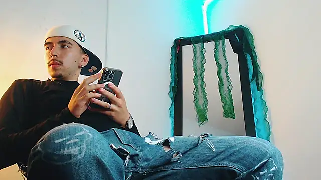 Snapshot of liamty_luxor chatting on 20, 12, 2025 liamty luxor online show from 20, 12, 2025