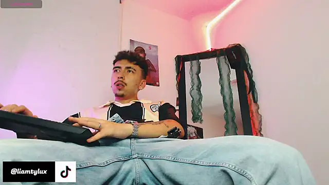 Snapshot of liamty_luxor chatting on 10, 1, 2026 liamty luxor online show from 10, 1, 2026