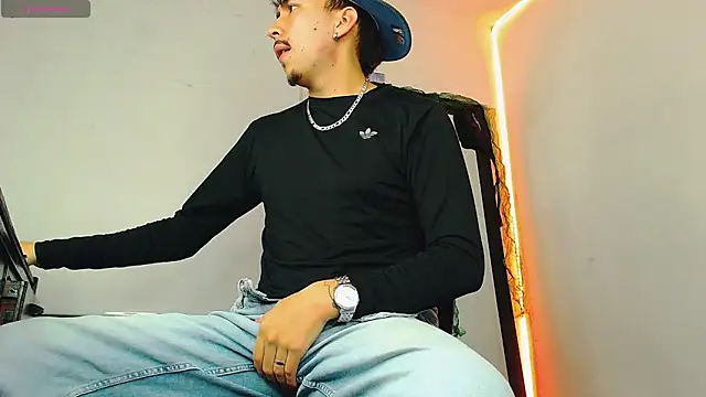 Snapshot of liamty_luxor chatting on 4, 2, 2026 liamty luxor online show from 4, 2, 2026