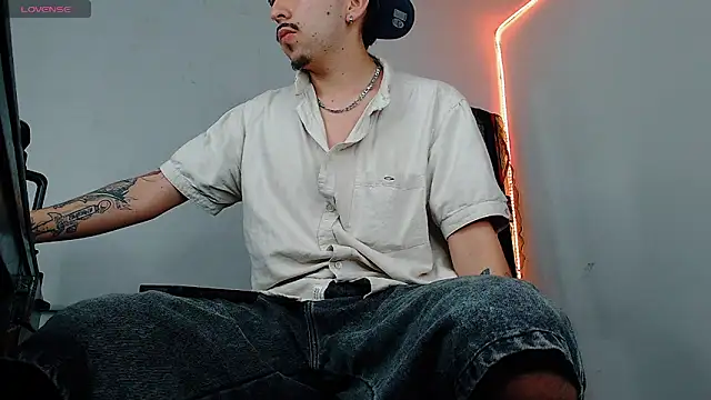 Snapshot of liamty_luxor chatting on 6, 2, 2026 liamty luxor online show from 6, 2, 2026