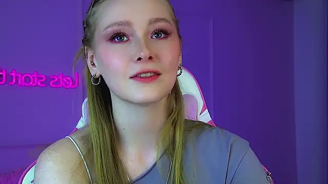 Snapshot of AgataFoxley chatting on 22, 4, 2026 AgataFoxley online show from 22, 4, 2026