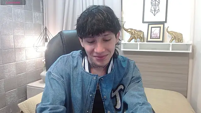 Iantwink18 online show from 8, 11, 2025