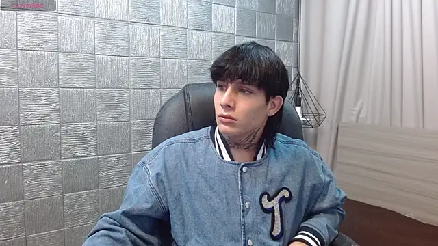 Iantwink18 online show from 4, 12, 2025