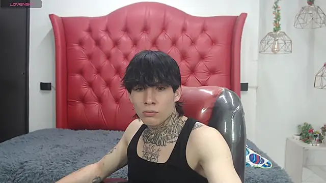 Snapshot of Iantwink18 chatting on 25, 3, 2026 Iantwink18 online show from 25, 3, 2026