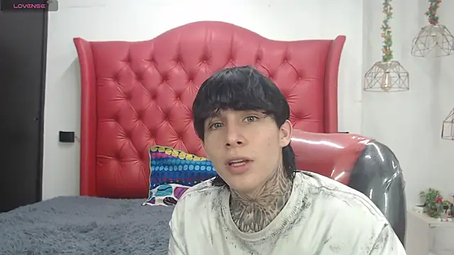 Snapshot of Iantwink18 chatting on 26, 3, 2026 Iantwink18 online show from 26, 3, 2026