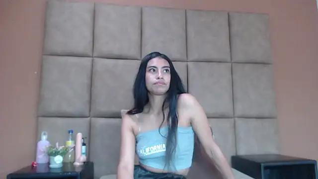 Emily Mitchell online show from 16, 10, 2025