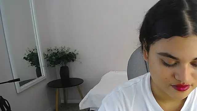 Snapshot of Miabloomm_ chatting on 23, 10, 2025 Miabloomm online show from 23, 10, 2025